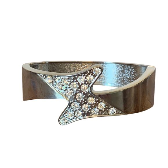 No brand Jewelry - Silver Cuff Bracelet with Lightning Design and Magnetic Hinged Closure New